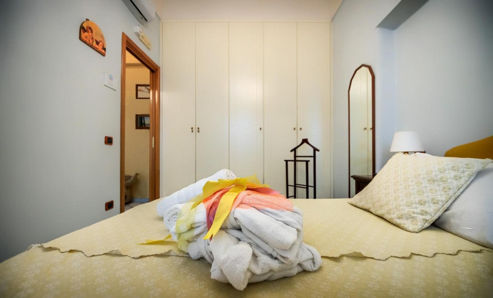 La Finestra Sul Mare Bed & Breakfast Ischia Exterior photo